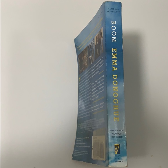 National Bestseller. Room. Emma Donoghue - Picture 3 of 10